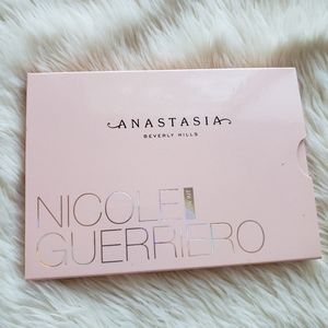 Nicole Guerrero x Anastasia highlighter palette